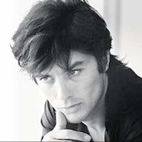 Dior reactivează chipul cuceritorului Alain Delon