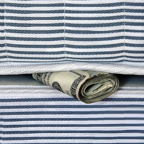 Economisirea creşte în UE, iar investiţiile scad, arată ultimele date ale Eurostat