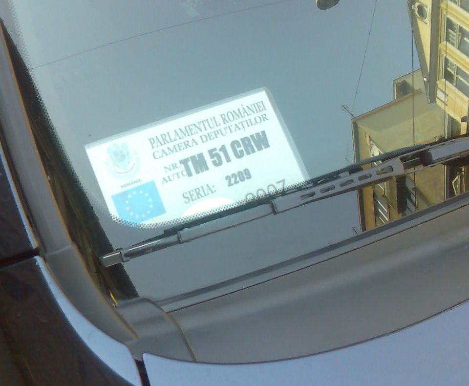 Maşină parcată pe un bulevard din Timişoara