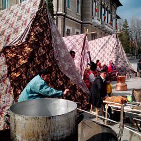 Autorităţile din Pisa oferă până la 1.000 de euro romilor care acceptă să părăsească Italia