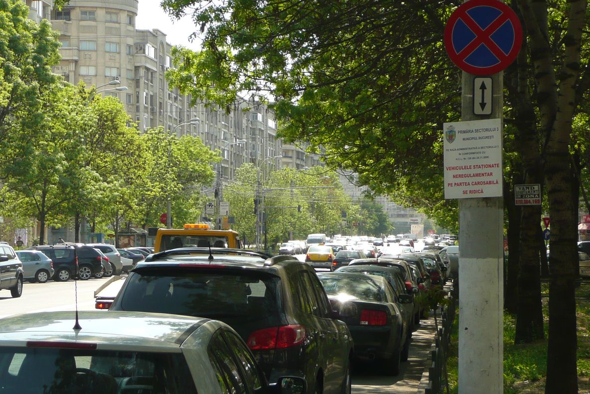 Aşa se parchează pe Bd. Decebal