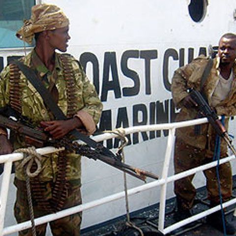 Piraţii somalezi afirmă că au capturat două noi nave