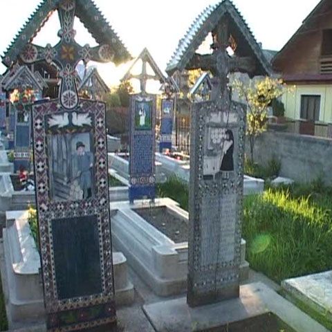 Un meşter din Săpânţa a înregistrat la OSIM crucile din Cimitirul Vesel 