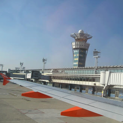 Angajaţii de la un aeroport din Paris au refuzat să descarce cursele dinspre Mexic şi Spania