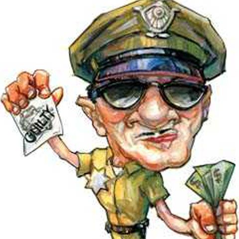 Doi ofiţeri de la crimă organizată au recunoscut că au cerut mită 30.000 euro