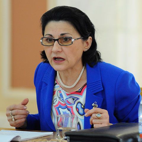 Ecaterina Andronescu: Creşterea salarială este o chestiune de timp