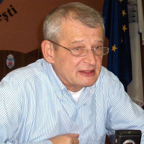 EXCLUSIV REALITATEA.NET - Sorin Oprescu: Reabilitarea unui apartament de două camere costă 10.000 - 13.000 de euro