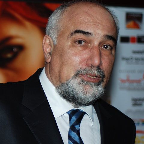 PNL a depus moţiunea de cenzură semnată de 124 de parlamentari liberali şi din UDMR