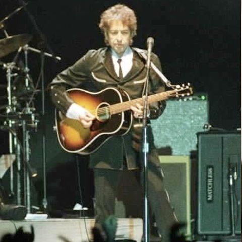 Bob Dylan este, din nou, lider al topului muzical britanic, după 40 de ani