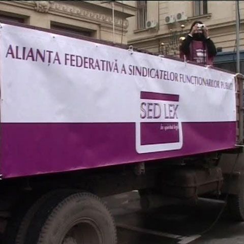 Peste 74.000 de salariaţi din administraţia publică au participat la greva japoneză, potrivit Sed Lex