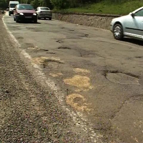 Drumul naţional 17C nu a mai fost reparat de mai bine de 13 ani 