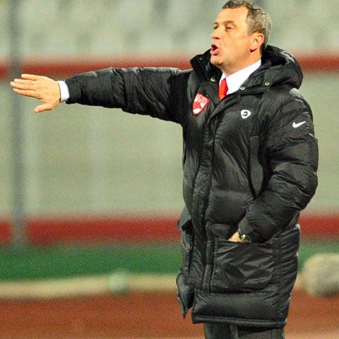 Dinamo va încerca să bată Oţelul la ea acasă fără 13 jucători