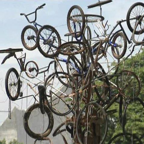 Expoziţie de sculpturi din deşeuri, organizată de studenţii din Filipine