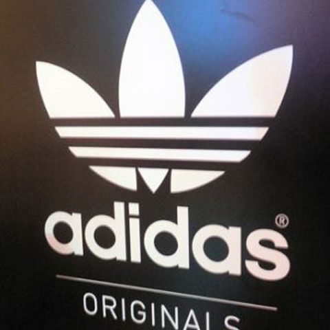 Profitul Adidas a scăzut în primul trimestru cu 97%