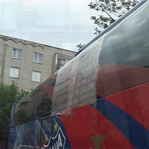 Mai mulţi tineri au fost audiaţi pentru atacul asupra autocarului Stelei