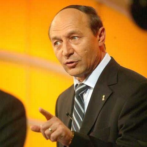 Băsescu a anunţat că prima tranşă de la FMI a fost virată marţi
