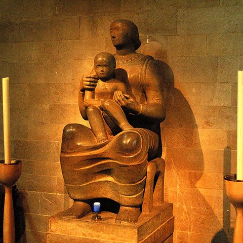 Statuia "Madona cu Pruncul", de Henry Moore, va fi scoasă la licitaţie pe 21 mai, la Londra