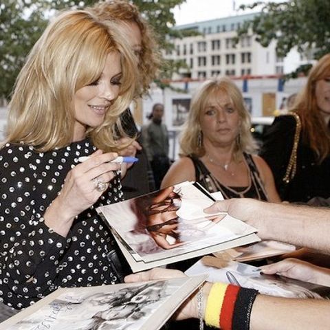 Top-modelul Kate Moss îşi va publica memoriile