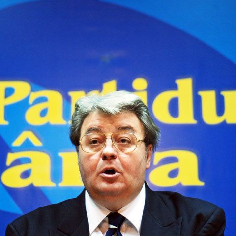 Corneliu Vadim Tudor: Traian Băsescu nu va candida pentru ca nu va fi lăsat de americani