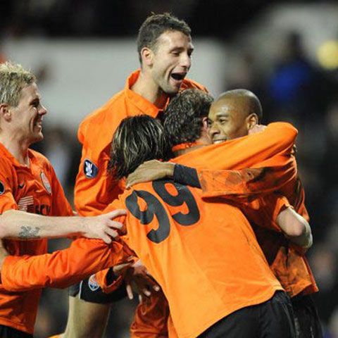 Doi români în finala Cupei UEFA! Mircea Lucescu şi Răzvan Raţ merg la Istanbul cu Şahtior!