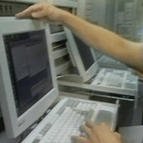 Un computer vândut pe eBay conţinea informaţii militare clasificate 