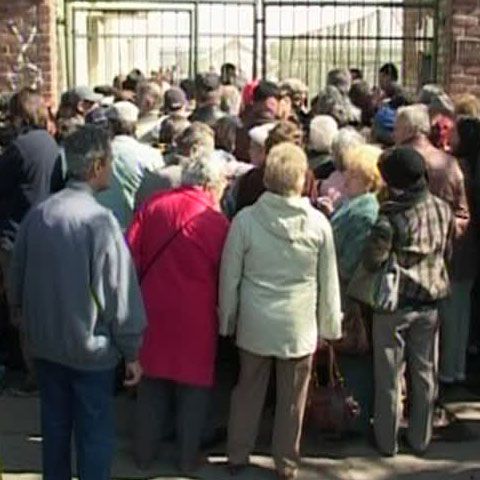 Braşovenii s-au îmbrâncit şi vineri pentru o pereche de ochelari gratis