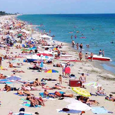 Hotelierii pot închiria plaje fără licitaţii publice în sezonul estival 2009