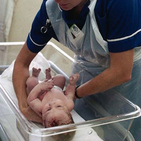 Poliţia georgiană a dezmembrat o reţea de trafic de bebeluşi