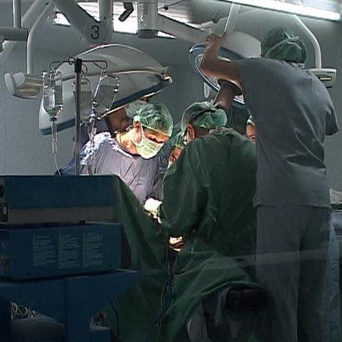 60% dintre medicii români vor să plece din ţară, potrivit unor studii 