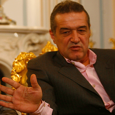 Maşina lui Becali, implicată într-un accident rutier la Iaşi