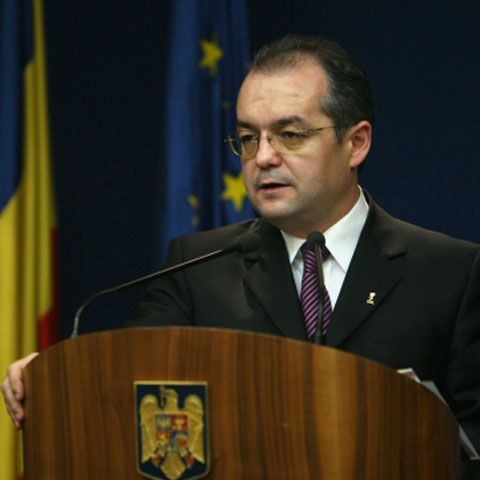 Emil Boc: Procesul de descentralizare a intrat în linie dreaptă, vom conferi autorităţilor locale atribuţii prerogative