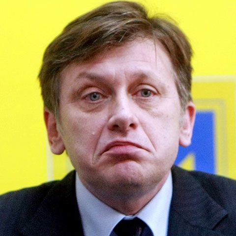Antonescu: La prezidenţiale nu trebuie să se ajungă la o competiţie între Băsescu şi Geoană