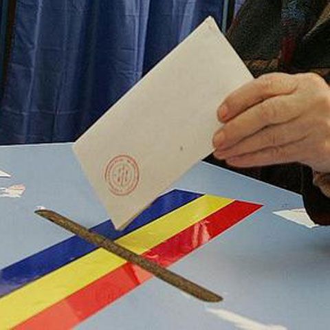 PDL şi PSD sunt cotate cu 30% din voturi la europarlamentare 