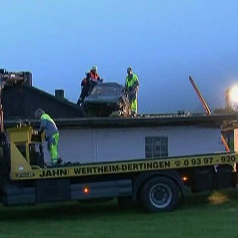 Germania: Un automobil a aterizat pe o sală de sport după un zbor de 30 de metri 