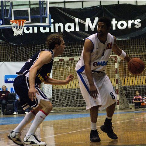 Baschet - Luptă strânsă pentru calificarea în finala Diviziei A de baschet masculin