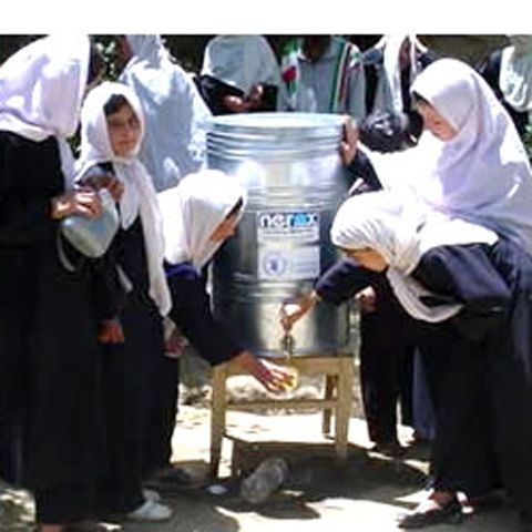 61 de eleve, intoxicate cu un gaz misterios în Afganistan