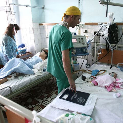 România are doar trei cabinete de genetică, la 15.000 de nou-născuţi cu malformaţii pe an