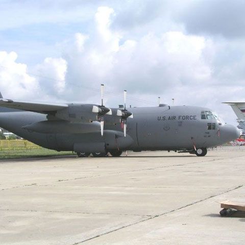 Un avion american Hercules C 130 a aterizat de urgenţă pe Aeroportul Mihail Kogălniceanu 
