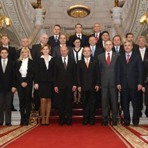 Agenţia Naţională de Integritate cercetează averile a şapte miniştri din Cabinetul Boc