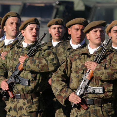 75.000 de militari pierd sporurile de confidenţialitate şi de antenă 