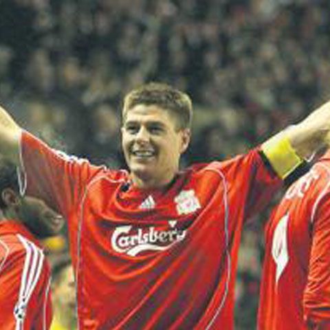 Steven Gerard a fost ales fotbalistul anului de presa sportivă din Anglia