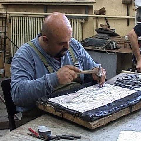 Bijutierii Monetăriei Naţionale au împodobit sute de biserici din ţară cu racle şi chivoturi 