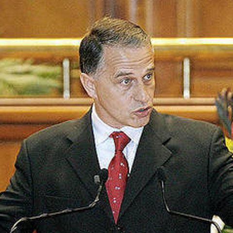 Mircea Geoană: Băsescu este cel mai egoist preşedinte din lumea întreagă, chiar dacă la un spriţ este simpatic