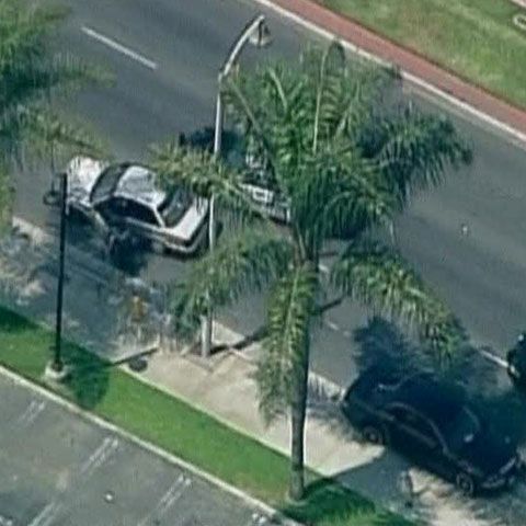 În California, un şofer a încercat să scape de poliţiştii care-l urmăreau