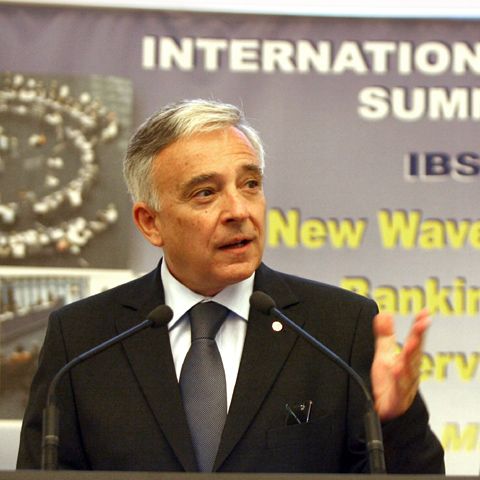 Isărescu: Creditarea se va relua, dar nu va fi la fel ca înainte