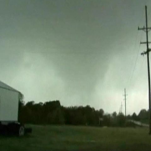 Mai multe tornade uriaşe au devastat zone din Missouri şi Oklahoma 