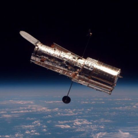 Astronauţii au început tratamentul de întinerire a lui Hubble