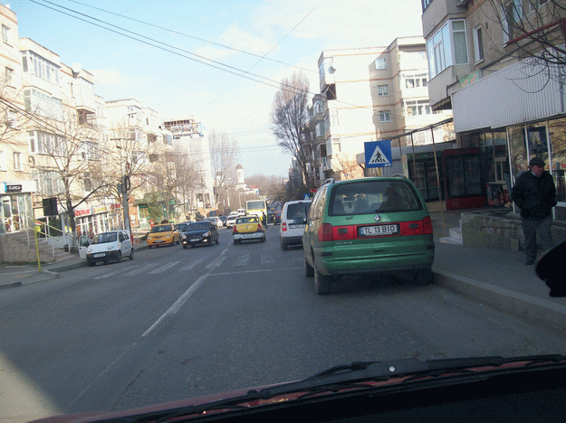 Maşină parcată greşit