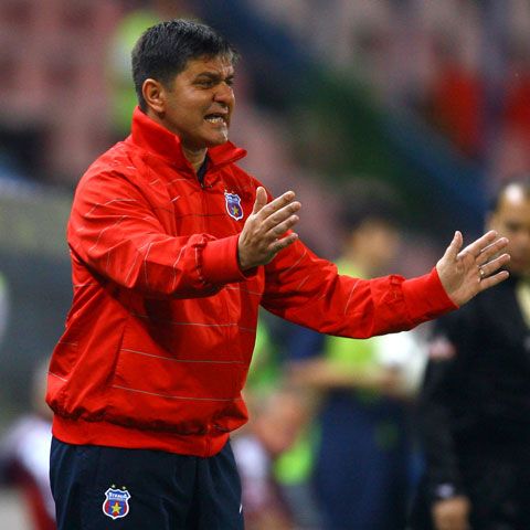 Huiduit în Ghencea, Lăcătuş spune că nu pleacă de la Steaua