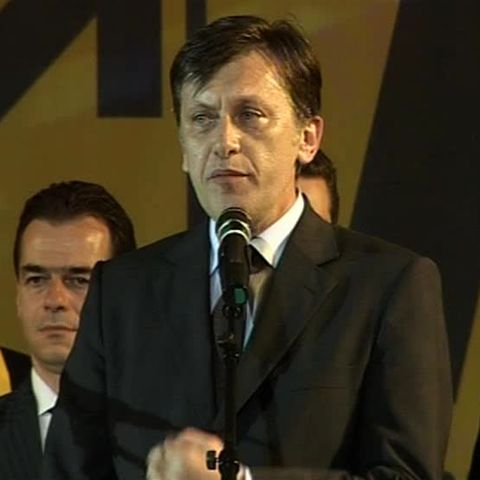 Crin Antonescu a fost, vineri, în Galaţi, unde le-a prezentat localnicilor candidaţii PNL la alegerile europarlamentare